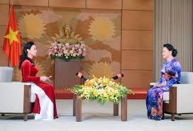 Chủ tịch nước do quốc hội bầu ra trong số đại biểu quốc hội với nhiệm kỳ 5 năm. Cá»•ng Thong Tin Ä'iá»‡n Tá»­ Quá»'c Há»™i