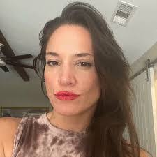 Jen Cameron's Instagram, Twitter & Facebook