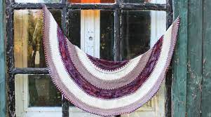 It's probably one of the simplest crochet shawls you will ever make. How To Knit Crescent Shawls The Ultimate Tutorial Knitting Today