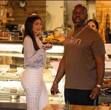 Kylie Along With Corey Was Seen Entering Calabasas In A Restaurant Called Blue Table In 2020 Kylie Kristen Jenner Kylie Kylie Jenner