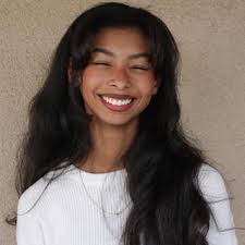 Lizzy Nunez's Instagram, Twitter & Facebook