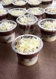 Puding susu bisa dikreasikan juga dengan bahan lainnya, seperti cokelat, buah, keju dan oreo! Daftar Resep Puding Coklat Keju Oreo Lezat Soto Pedas