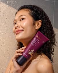 ✨ Một da đầu khỏe mạnh luôn bắt đầu từ một da đầu sạch thoáng. Nhưng làm  sạch sâu mà vẫn không đau rát, châm chích hay khô căng, điều đó cần