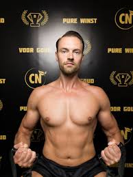 Joel beukers has been giving his own twist to michel foucault's biopower. Zo Werd Binkie Joel Beukers De Golden Boy Van Het Nederlandse Fitness De Volkskrant