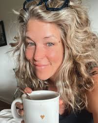 Let me feel the love! True fans, give me a BIG YES!!! ❤️🙌💃🛵 🌍 😺 😂 ❣️