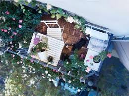 Model vertikal garden bisa diaplikasikan pada rumah yang nggak punya halaman. Inspirasi Desain Untuk Balkon Dan Teras Sempit Rumah Dan Gaya Hidup Rumah Com