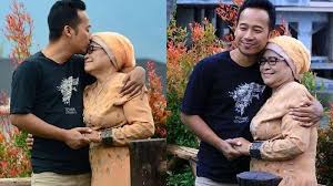 Ayahanda denny cagur meninggal duniaprogram yang menyuguhkan berita atau informasi menarik dari dunia entertainment, di dalam dan luar negeri berdasar pada fakta dan informasi. N1eb8 Bnxwwsjm