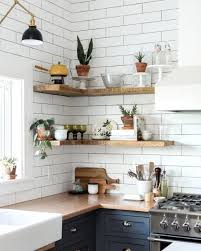 Chaque Metre Carre Est Precieux Lorsque Vous Amenagez Une Petite Cuisine Le Meilleur Consei Kitchen Design Small Rustic Kitchen Kitchen Interior Inspiration