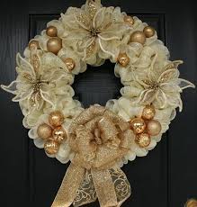 Gold And Cream Poinsettia Mesh Christmas Wreath Christmas Wreaths Christmas Mesh Wreaths Deco Mesh Christmas Wreaths