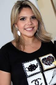 Carol Ciarlini convoca as amigas para seu chá de panela