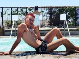 After their bands performed back to back during last weekend's jersey live festival, years and years' olly alexander took to the crowd to cheer on his boyfriend's hit band, clean bandit. Olly Alexander Boyfriend Shirtless Underwear Famewatcher