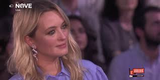 Tutto pronto per il classico appuntamento pomeridiano di rai 1 con oggi è un altro giorno, il programma in onda dalle 14 e condotto da serena bortone. Carolina Crescentini A L Assedio Di Daria Bignardi