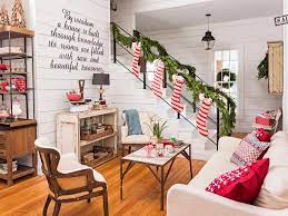Take a tour of chip and joanna gaines' house. Fixer Upper Hosts Chip And Joanna Gaines Holiday House Tour Hgtv