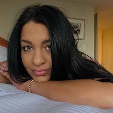 Alyssa Slagle's Instagram, Twitter & Facebook