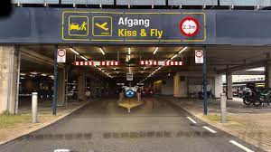 Kiss & Fly - Copenhagen Airport in 4K ✈️ - Afgang CPH Kastrup! - YouTube