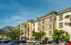 Then use this pet friendly accommodations guide to learn about california hotels and motels that allow dogs, cats, and other pets. Southern California Pet Friendly Hotels Ayres Hotels