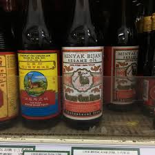 Minyak wijen bakar dibuat daripada biji bijan yang ditekan yang perlahan dipanggang untuk mengeluarkan rasa bakar yang bersih dan bersih. Photos At Pasaraya Ct Mart Night Market