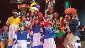 También es citado por san pablo en sus epístolas, incluyendo dado el prestigio del que gozó en la iglesia primitiva, proliferaron también los «escritos apócrifos» centrados en su figura, como el evangelio de pedro, el apocalipsis de pedro, los hechos de pedro, los hechos de pedro y pablo, entre otros. Comparza De Chinelos San Pedro Y San Pablo Brooklyn Ny Home Facebook