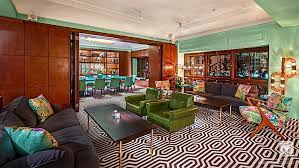 Als treffpunkt von sozialen kontakten, sehen wir unsere community als ort der unterhaltung und dem austausch untereinander. The Hearthouse Munchens Erster Private Member Club