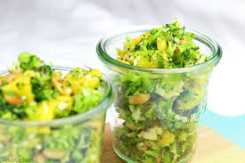 Tm Donnerstag Brokkoli Mango Rohkostsalat Keksstaub De Rohkostsalat Mango Salat Rohkost Rezepte