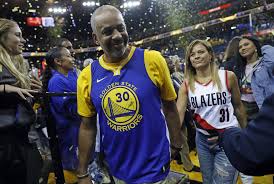 Sonya curry was watching steph play from a suite at oracle arena. Split Loyalties Curry Parents Split Jerseys At Game 1