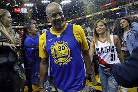 Husband to @ayeshacurry, father to riley, ryan and canon, son, brother. Split Loyalties Curry Parents Split Jerseys At Game 1