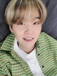 Jimin recommended this novel on the bts official fanclub 5th army . 13 Young Idols Groups Who Encouraged Everyone To Vote In Today S National Election Koreaboo