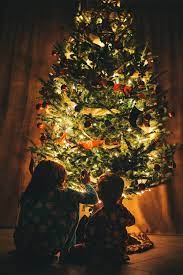 Children At The Tree 1 Tumblr La Magie De Noel Sapin Deco Noel