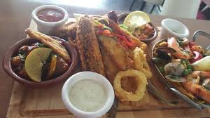 Assortiment Elbao Une Agreable Association De Saveurs Pour Les Papille Une Friture De Poisson Merlan Solette Gambas Calmar Et Des Sardine Farci Et Panne Une Paella Fruits De Mers Un Tajine Safio