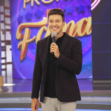 He is 47 years old and is a libra. Faro Comenta Nova Era Da Tv Com Faustao Na Band E Huck Aos Domingos Prisma R7 Flavio Ricco