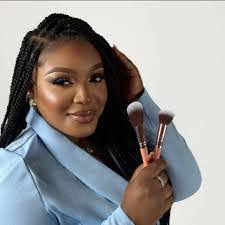 Desiree Hendrix's Instagram, Twitter & Facebook