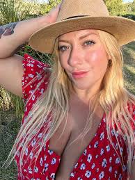 Anna sent you (2) messages 📩 in the last 7 minutes. Have you accepted?