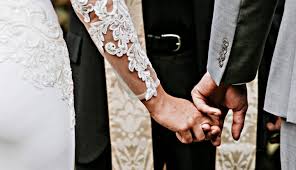 Salah satu tanda jika rumah kamu sedang dihuni oleh mahluk lain adalah sering bertemu bayangan yang sangat cepat lewat, namun terkadang sangat cepat untuk disadari jika ada mahluk yang sedang bergerak. Ternyata Jin Rumah Tangga Perlu Diwaspadai Begini Ciri Cirinya