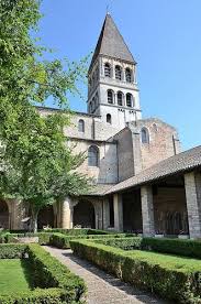 Tournus Saone Et Loire Abbaye Saint Philibert Cloitre Romanesque Architecture Romanesque Art Architecture
