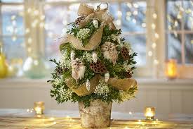 Weihnachtsbaum Aus Grunen Tannen Und Buchsbaumzweigen Basteln Rustikaler Look Eulen Bastelprojekte Weihnachtsdekoration Christbaumschmuck Eule Weihnachtsbaum