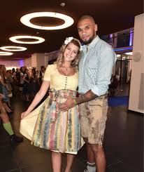 Which bachelorette and bachelor couples are still together? Angermaier Trachtennacht Sarah Nowak Zeigt Ihren Babybauch Regional Bild De
