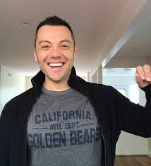 To publish the first exclusive photos is the weekly magazine chi that anticipates the service dedicated to the couple in the number in newspaper stand from wednesday 17 july. Tiziano Ferro Si E Sposato Con Il Compagno Victor Una Meravigliosa Svolta Gazzetta Del Sud