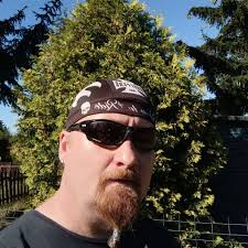 Justine Musk, pierwsza żona Elona Muska i matka sześciorga jego dzieci,  ubiegała się o udziały w Tesli i SpaceX, gdy się rozwiedli. Elon Musk  upewnił się jednak, że nie dostanie ona żadnych