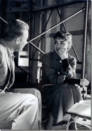 Стефанија на украинском — стефанія на французском — stéphanie (читается как штефани) на чешском — štefánie (читается как штефание) на японском — ステファニー (транслитерация). William Holden Happy Thoughts Darling