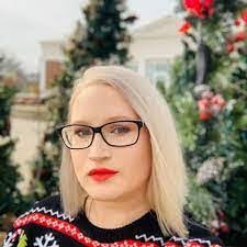 Amanda Baio's Instagram, Twitter & Facebook