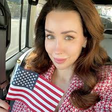 I have lived in the US for over 15 years but today I took the oath of  allegiance and became a US citizen! Feeling incredibly grateful for this  opportunity and excited to