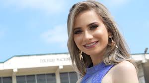 Economista, modelo y amante de los momentos en familia, así es Camila  Moreira, nuestra nueva señorita Fundación de Chone.