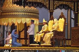 Sultan mizan berkenan berangkat ke majlis penutupan program pengukuhan bahasa inggeris. Pesona Tengku Puteri Utama Tengku Nadhirah Zahrah Persis Bondanya Sultanah Nur Zahirah Nona