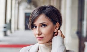 Ei bine, iată controversatele imagini care au devenit istorie Singurele Scene FierbinÅ£i De Amor Cu Dana Rogoz Fosta VedetÄƒ Pro Tv Apare Intr Un Film Nerecomandat Minorilor Impact