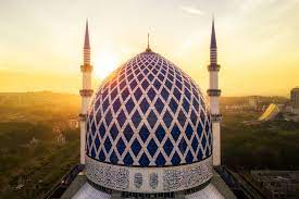 The Sun Sneaks Behind A Dome Of A Mosque The Sultan Salahuddin Abdul Aziz Shah Mosque Is The State Mosque Of Selangor Mosque Most Beautiful Mosques Shah Alam
