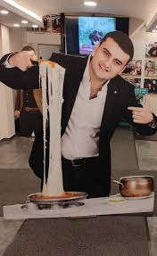 Czn burak gülüşüyle ortalığı yakmaya devam ediyor. Czn Burak 40766258 Uludag Sozluk