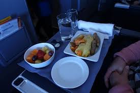 United Airlines First Class Breakfast Cheese Omelette With Sausage Potato And Fresh Fruit Bowl Airline Food Fresh Fruit Bowl Breakfast Cheese