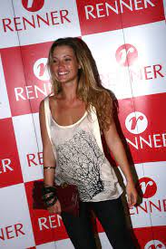 Hit the tweet button at the top ↑ 2. Juliana Didone 13 03 2009 Renner Show Flickr