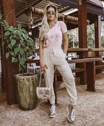 Look Calça Jeans Com Elastico Na Perna Calca Estilo Jogger Em Linho Com Elastico Na Cintura E Nos Tornozelos E Bolso Com Detalhe Quadrado Calca Cal Looks Vestidos Casuais Femininos Look Com Calca