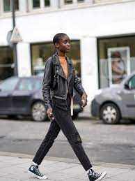 15 Outfits That Look So Darn Good With A Pair Of Converse Leather Jacket Style Sneakers Looks Outfits With Converse
